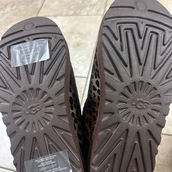NEW in Box UGG Women's Leopard-Print Tasman Slip-On Clog in Brown - Picture 4 of 5